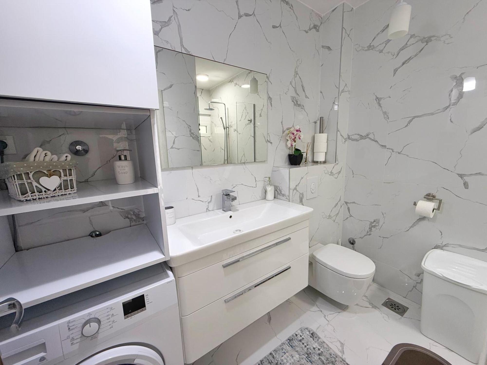 Apartmani Avanti Becici מראה חיצוני תמונה